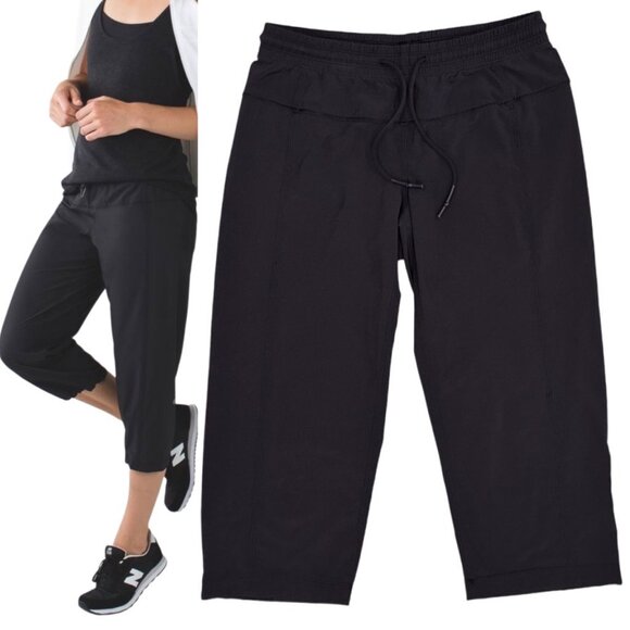 Lululemon Low-Rise Step Lively Lightweight Loose Crop Pants in Black Size 4 - Picture 3 of 16